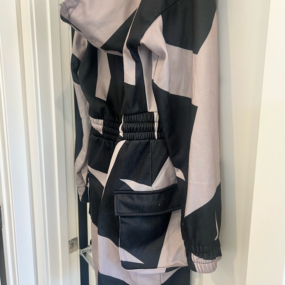 Abstract Print Hooded Drawstring Dress - Picture 2 of 3